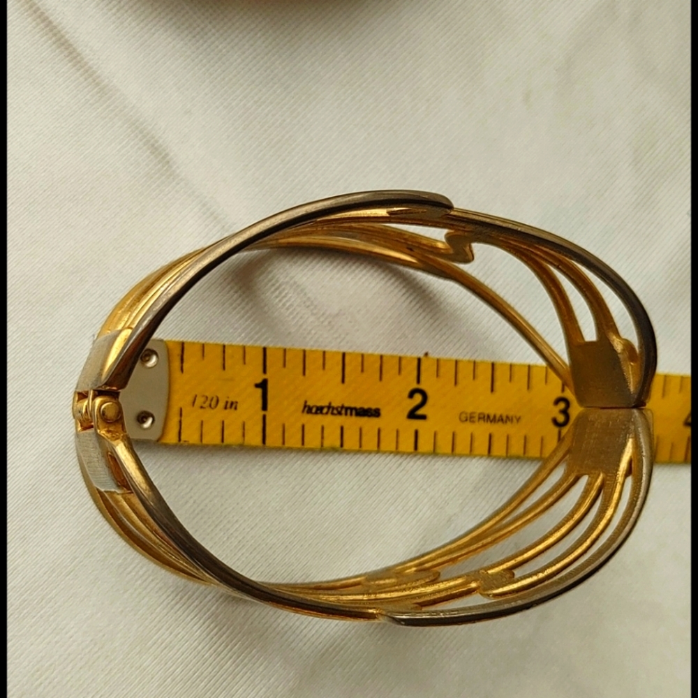Vintage gold tone clamp bangle bracelet $13 ea. or $30 for lot. - Picture 6 of 7